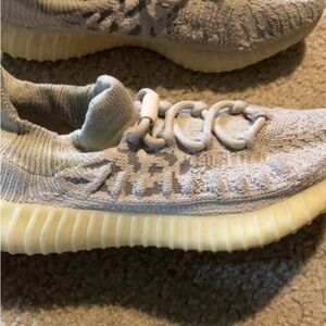 Yeezy Boost 350 V2
CMPCT 'Slate Bone'